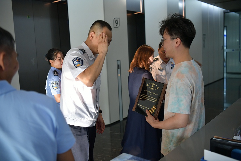 DSC_9572(1) DSC_9572(1)