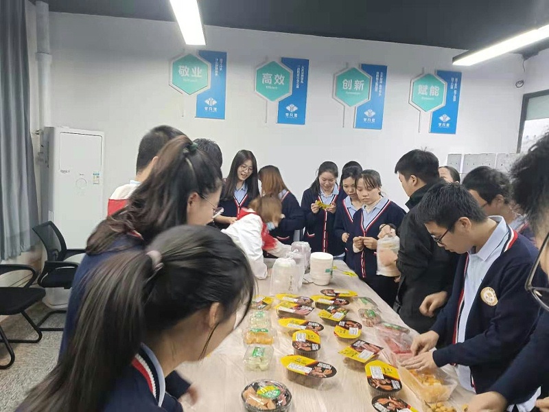 生日會(huì)現(xiàn)場(chǎng)