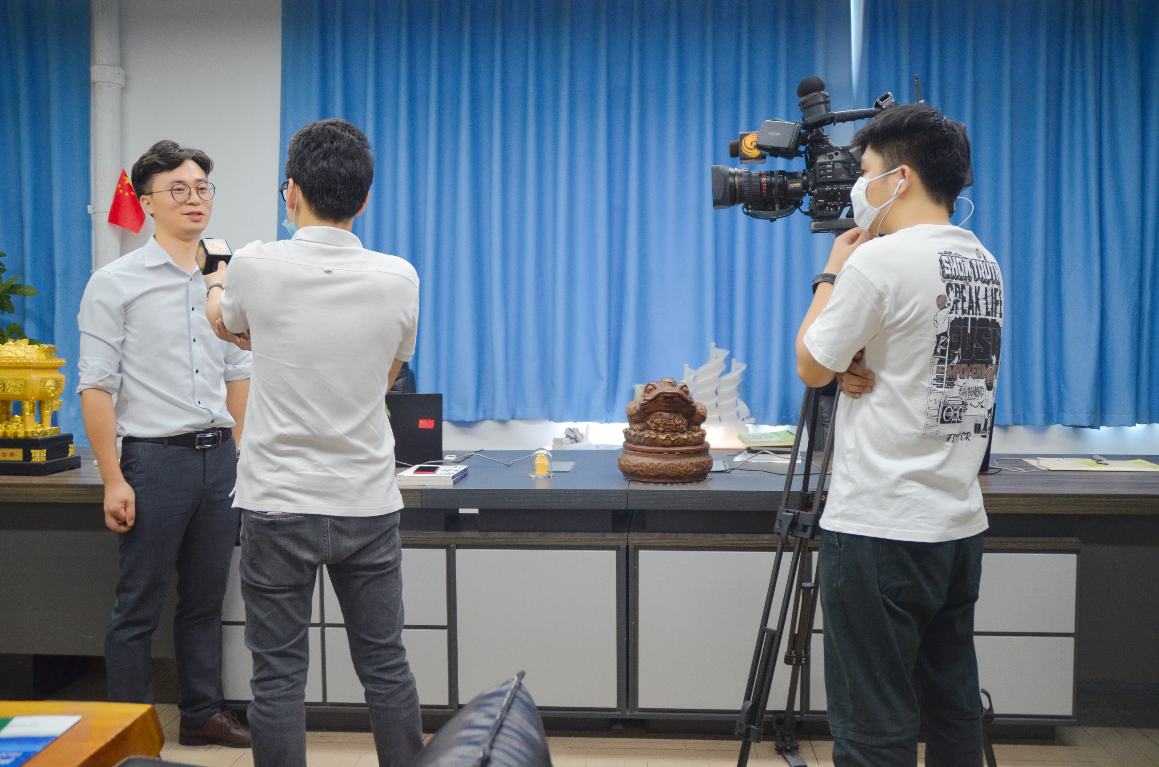 節(jié)目組采訪黃總錄像中